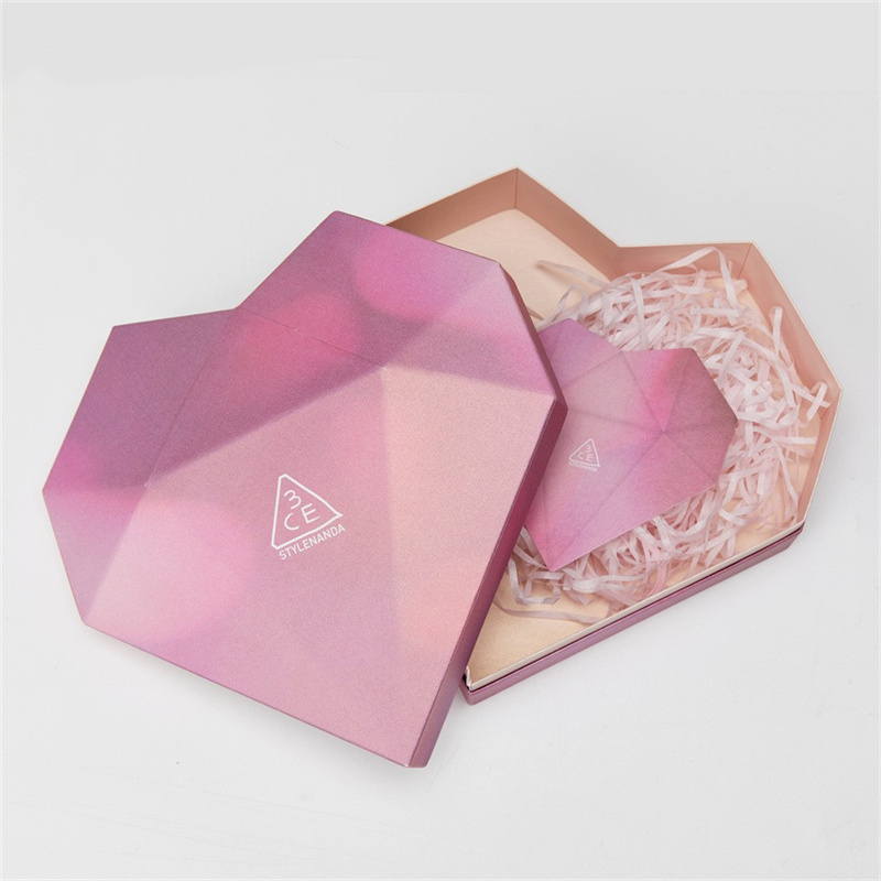 Nouvelle boîte de papier imprimée respectueuse de l'environnement de recyclage en forme de coeur pour cosmétique